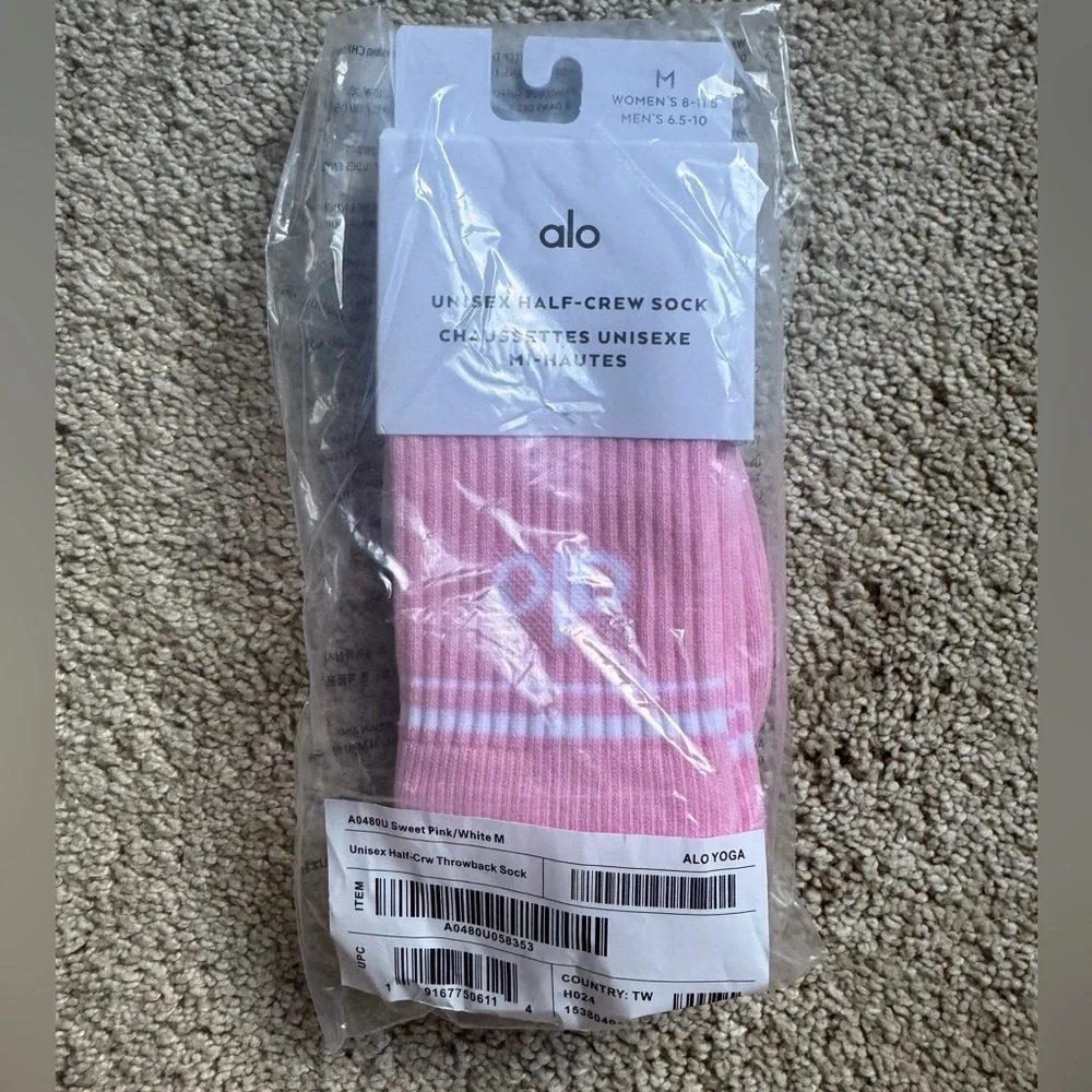 NWT Alo Half Crew Socks - Picture 2 of 3